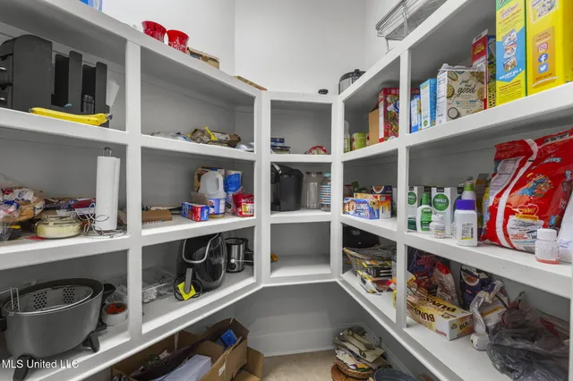 $889,900 | 131 Lakeshire Parkway, Canton, MS 39046