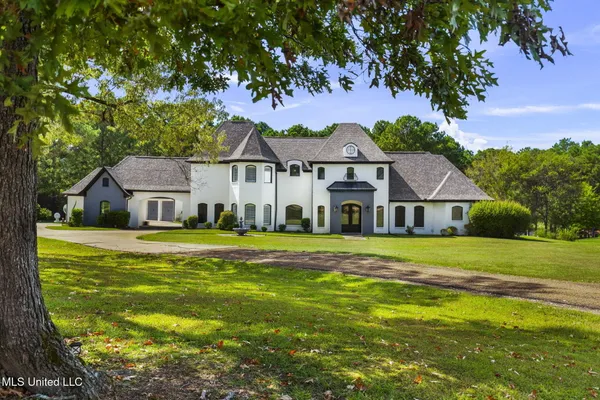 $849,900 | 131 Lakeshire Parkway, Canton, MS 39046
