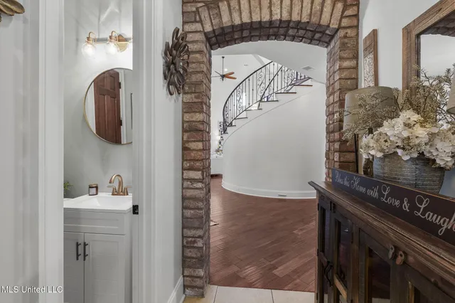 $889,900 | 131 Lakeshire Parkway, Canton, MS 39046