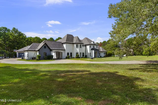 $889,900 | 131 Lakeshire Parkway, Canton, MS 39046