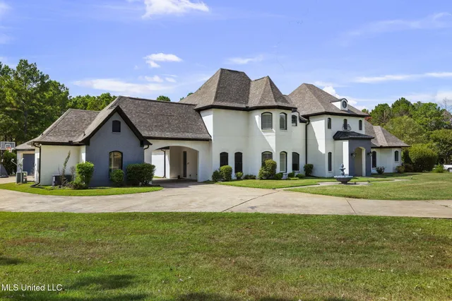 $889,900 | 131 Lakeshire Parkway, Canton, MS 39046