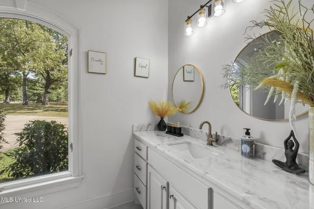 $889,900 | 131 Lakeshire Parkway, Canton, MS 39046