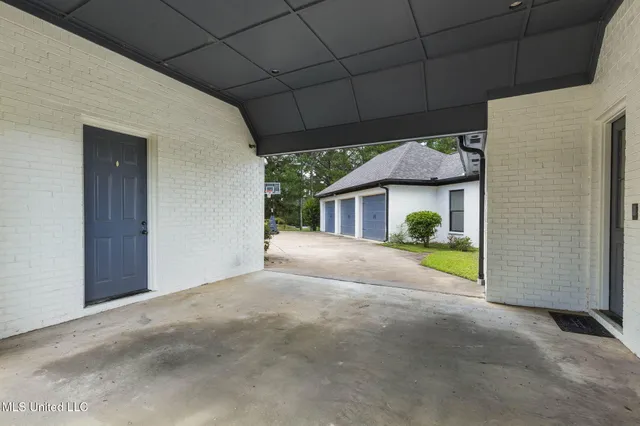 $889,900 | 131 Lakeshire Parkway, Canton, MS 39046