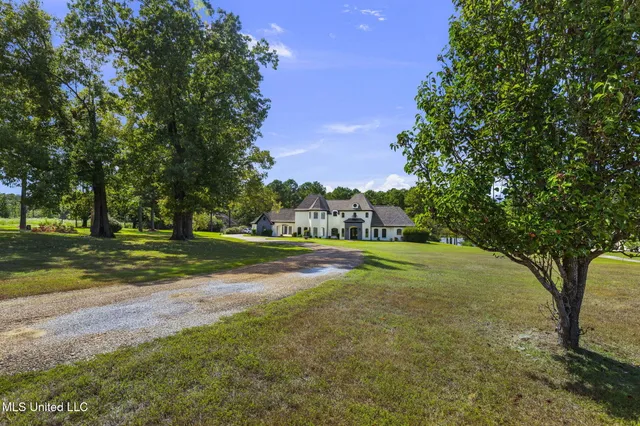 $889,900 | 131 Lakeshire Parkway, Canton, MS 39046
