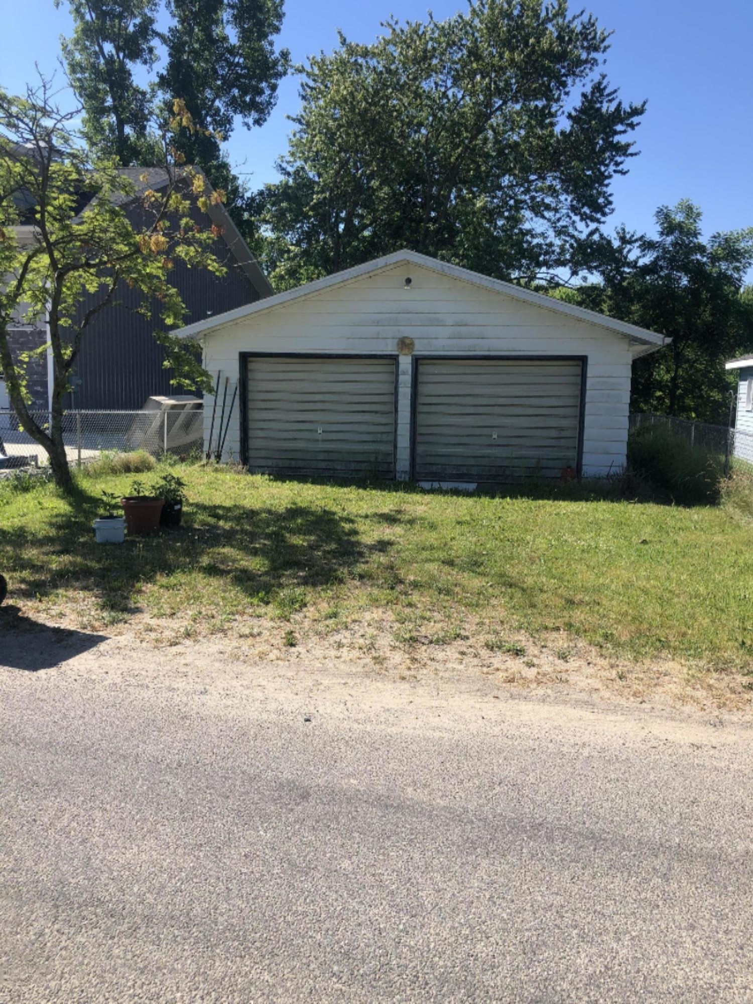 569HarringtonGarage