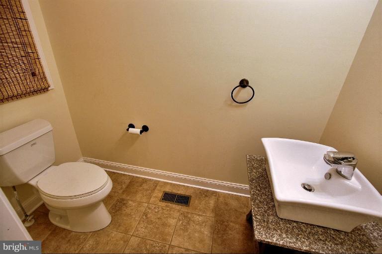 315 Upperlanding Road Essex, MD 21221 - Photo 9 of 30 Bath