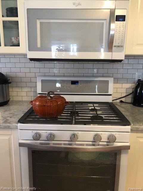 408 Meadow Bridge Drive Rochester Hills, MI 48307 - Photo 15 of 27