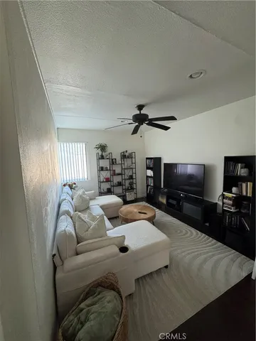 $2,000 | 988 Valencia Street, Unit 4, Costa Mesa, CA 92626