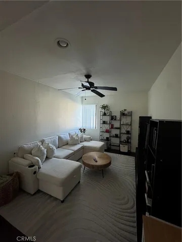 $2,000 | 988 Valencia Street, Unit 4, Costa Mesa, CA 92626