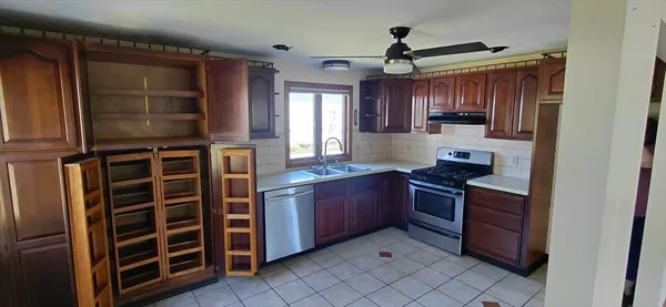 $2,800 | 284 Washington Street, Unit B, Taunton, MA 02780