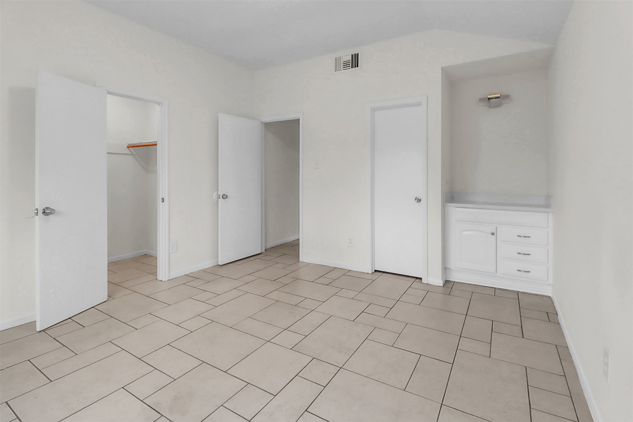 15116 Sheffield Terrace Channelview, TX 77530 - Photo 9 of 16 a view of an empty room and closet area