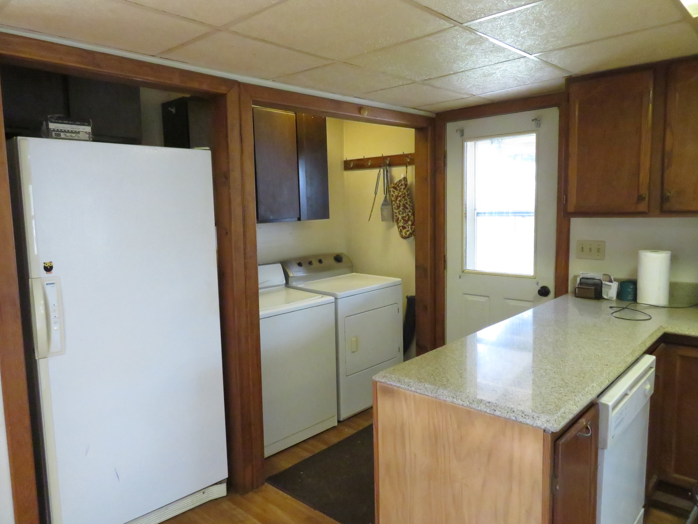 260 West Southmor Road Morris, IL 60450 - Photo 12 of 35 a kitchen with a sink a stove and a refrigerator