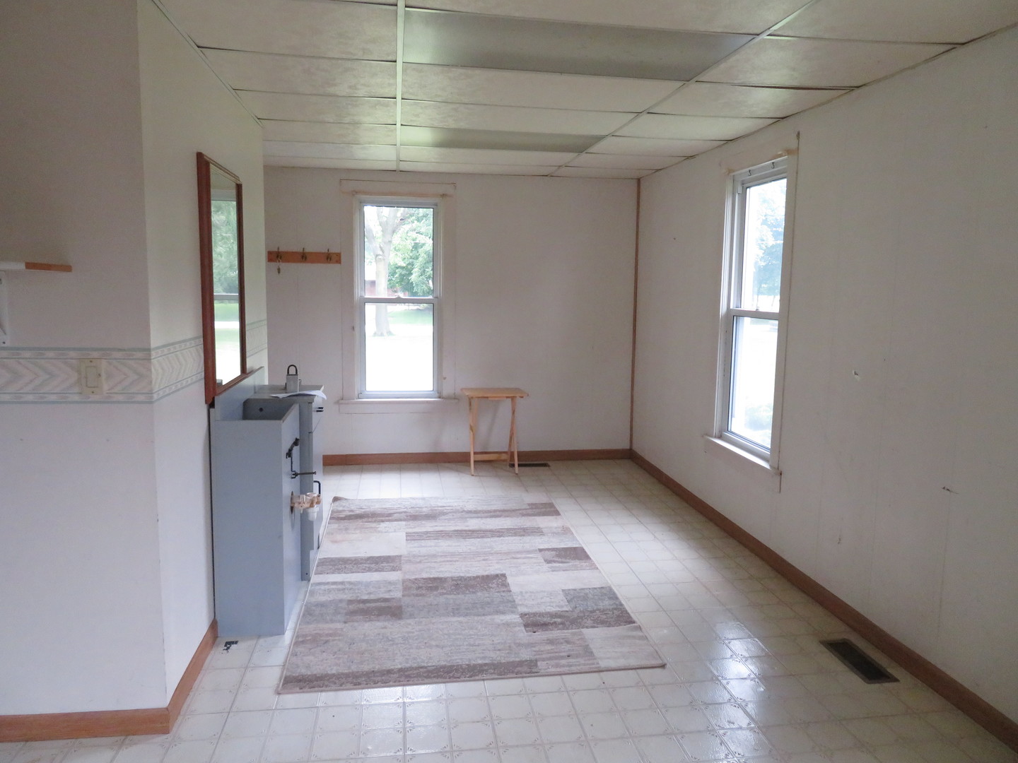 260 West Southmor Road Morris, IL 60450 - Photo 18 of 35 a view of entryway and hall with a window