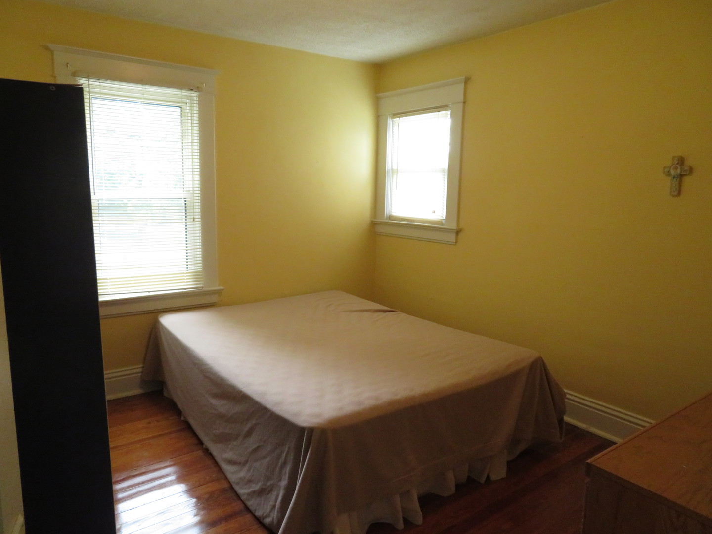 260 West Southmor Road Morris, IL 60450 - Photo 20 of 35 a bedroom with a bed and a window