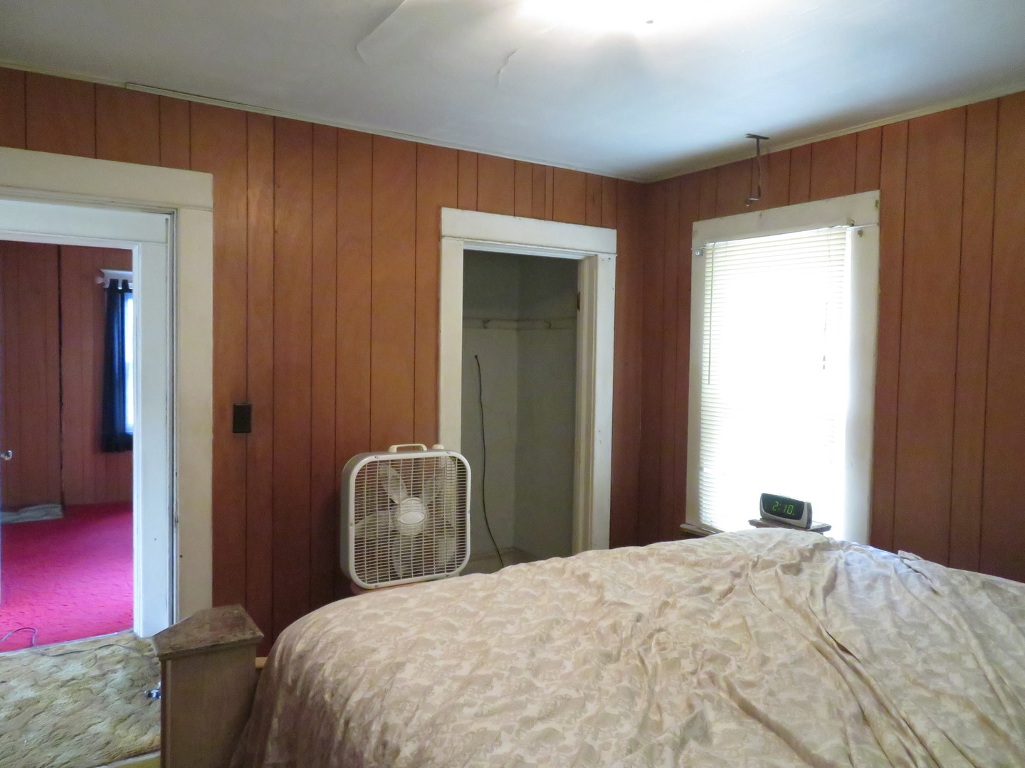 260 West Southmor Road Morris, IL 60450 - Photo 22 of 35 a bedroom with a bed and a mirror