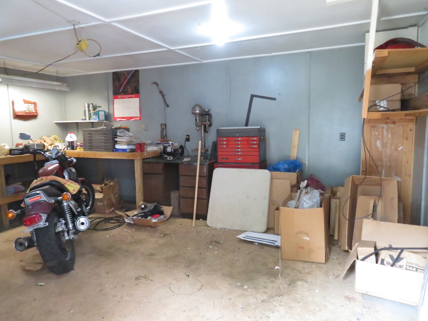 260 West Southmor Road Morris, IL 60450 - Photo 31 of 35 a view of a room with gym equipment