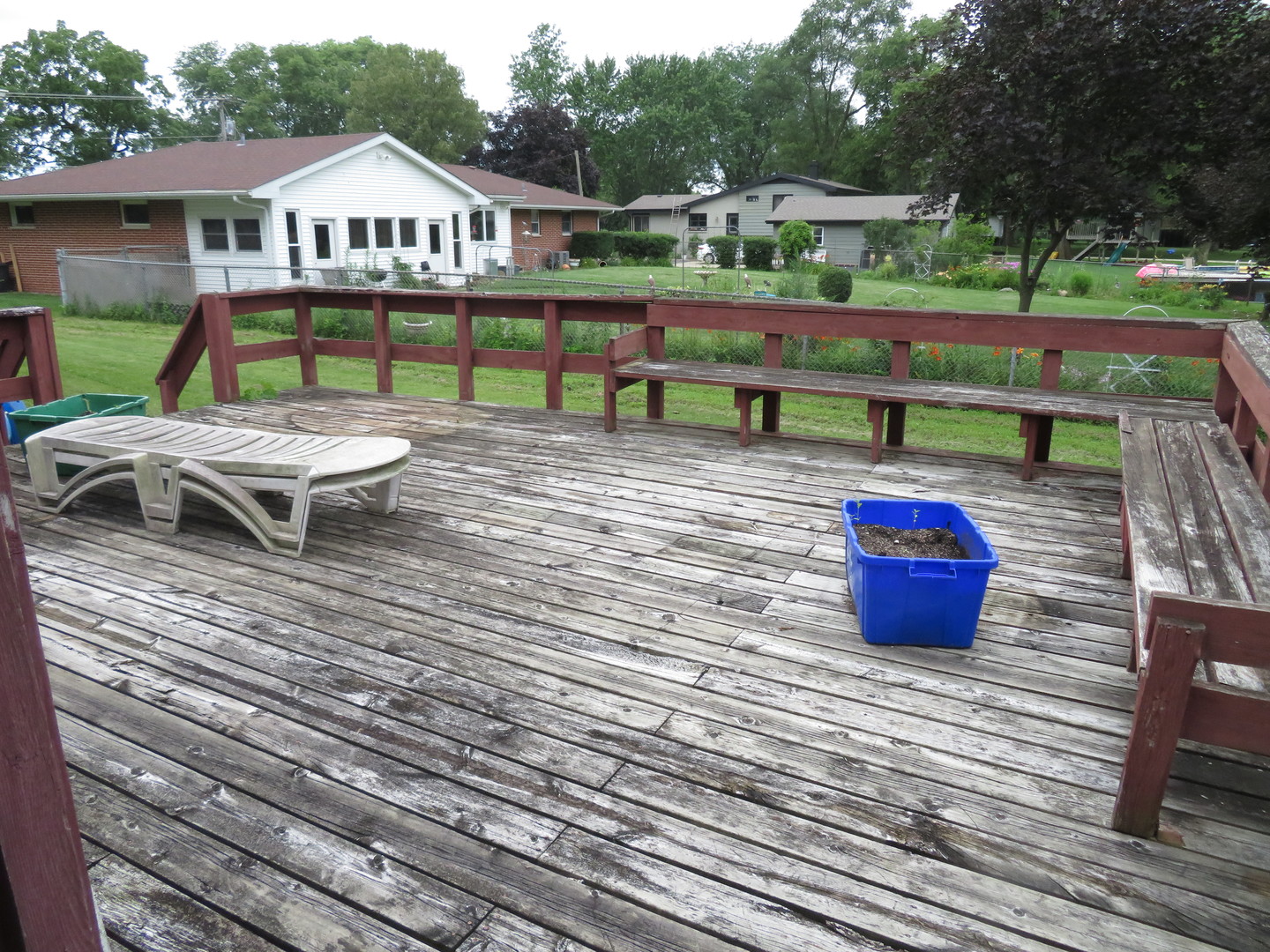 260 West Southmor Road Morris, IL 60450 - Photo 35 of 35 a view of a deck with furniture and garden
