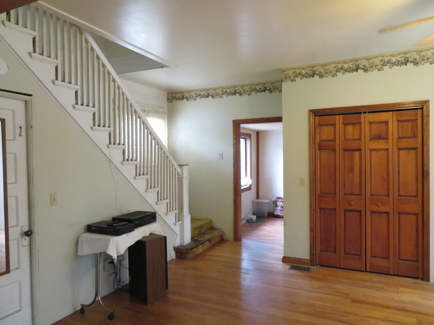 260 West Southmor Road Morris, IL 60450 - Photo 9 of 35 a view of entryway with wooden floor and stairs