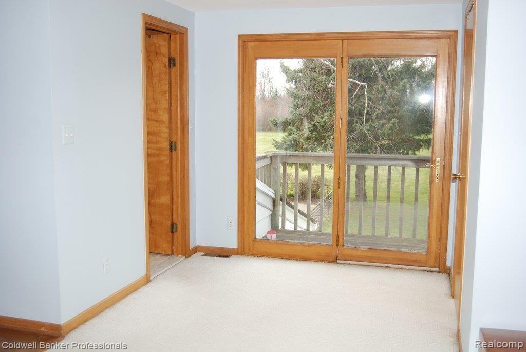 9481 North Ridge Road Plymouth, MI 48170 - Photo 19 of 20 Master Ste. Pic. #3