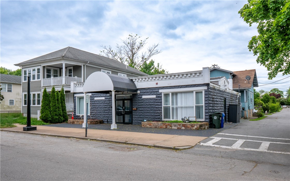 413 High Street Bristol, RI 02809 - Photo 3 of 35