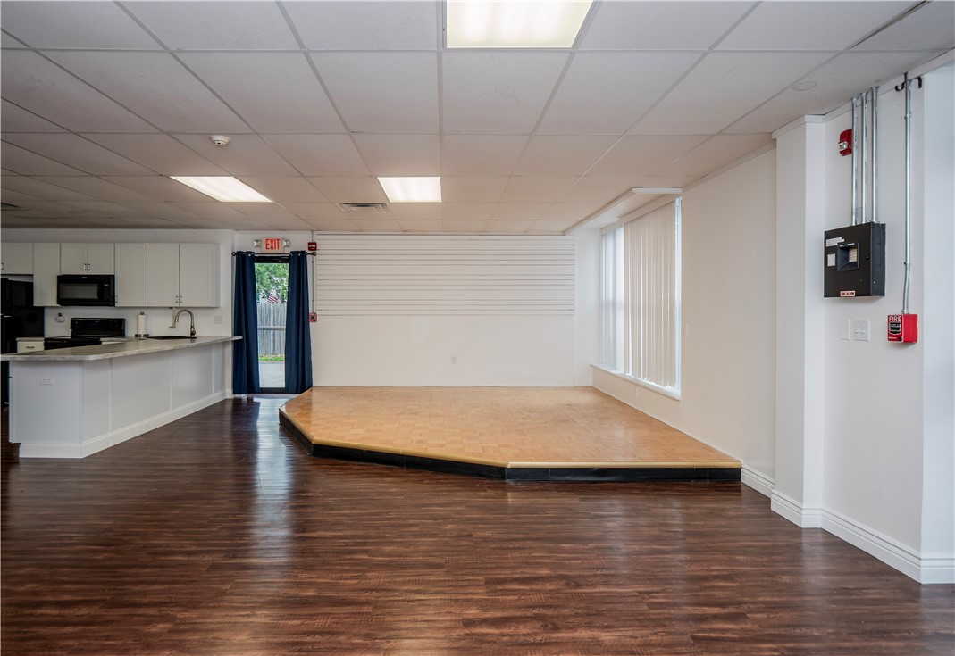413 High Street Bristol, RI 02809 - Photo 7 of 35