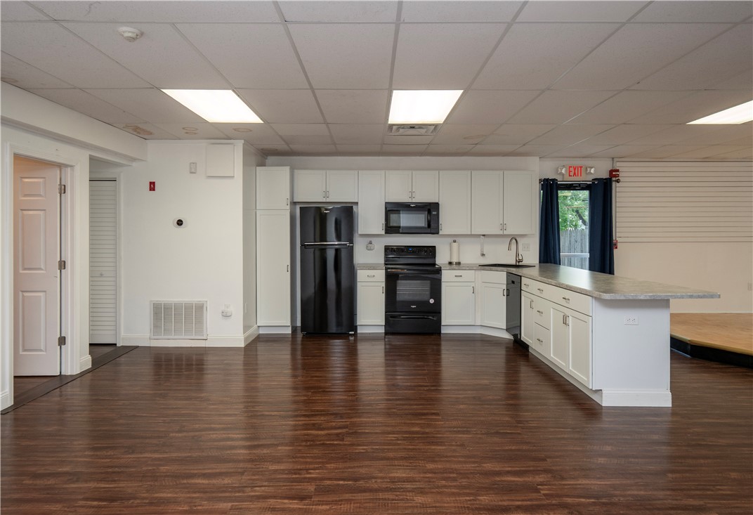 413 High Street Bristol, RI 02809 - Photo 9 of 35