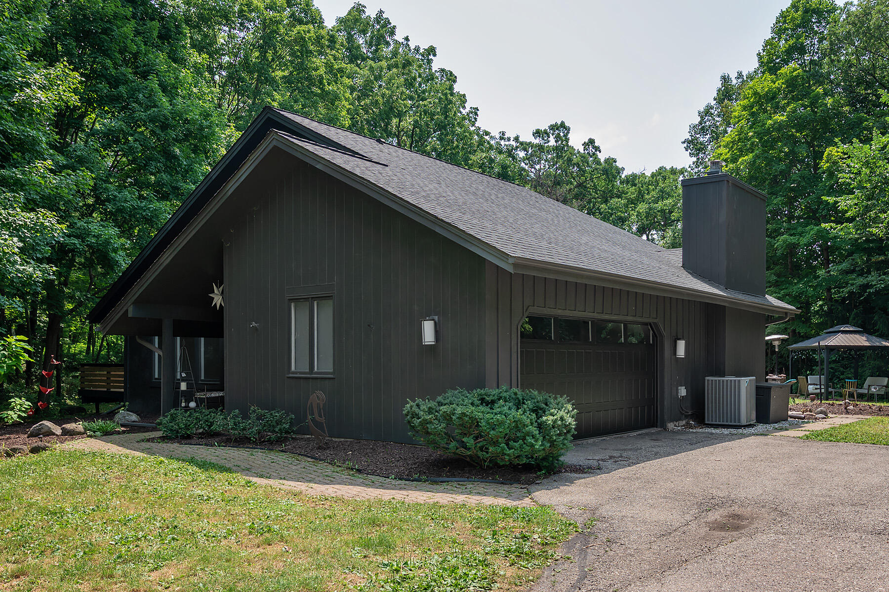 14825 Woodbridge Road Brookfield, WI 53005 - Photo 46 of 73 Woodbridge_004