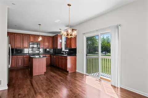 $639,900 | 6065 Irene Drive, Hoffman Estates, IL 60192