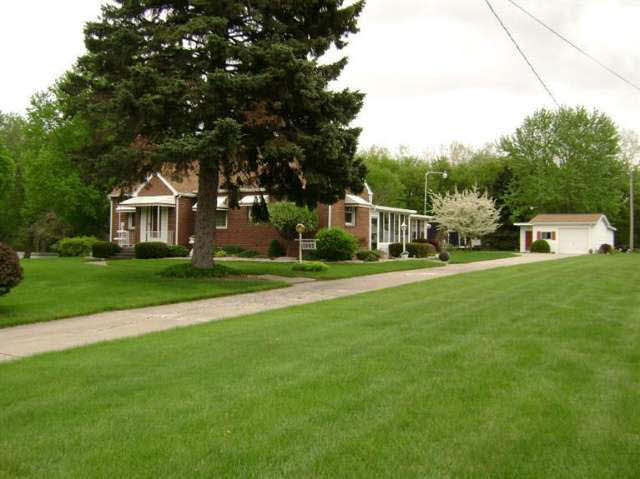 1090 North Genesee Road Burton, MI 48509 - Photo 1 of 9 20437918.JPG