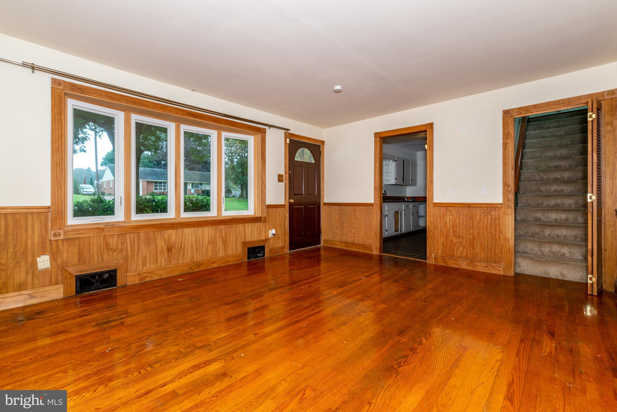 554 Abbeyville Road Lancaster, PA 17603 - Photo 15 of 29 Living Room