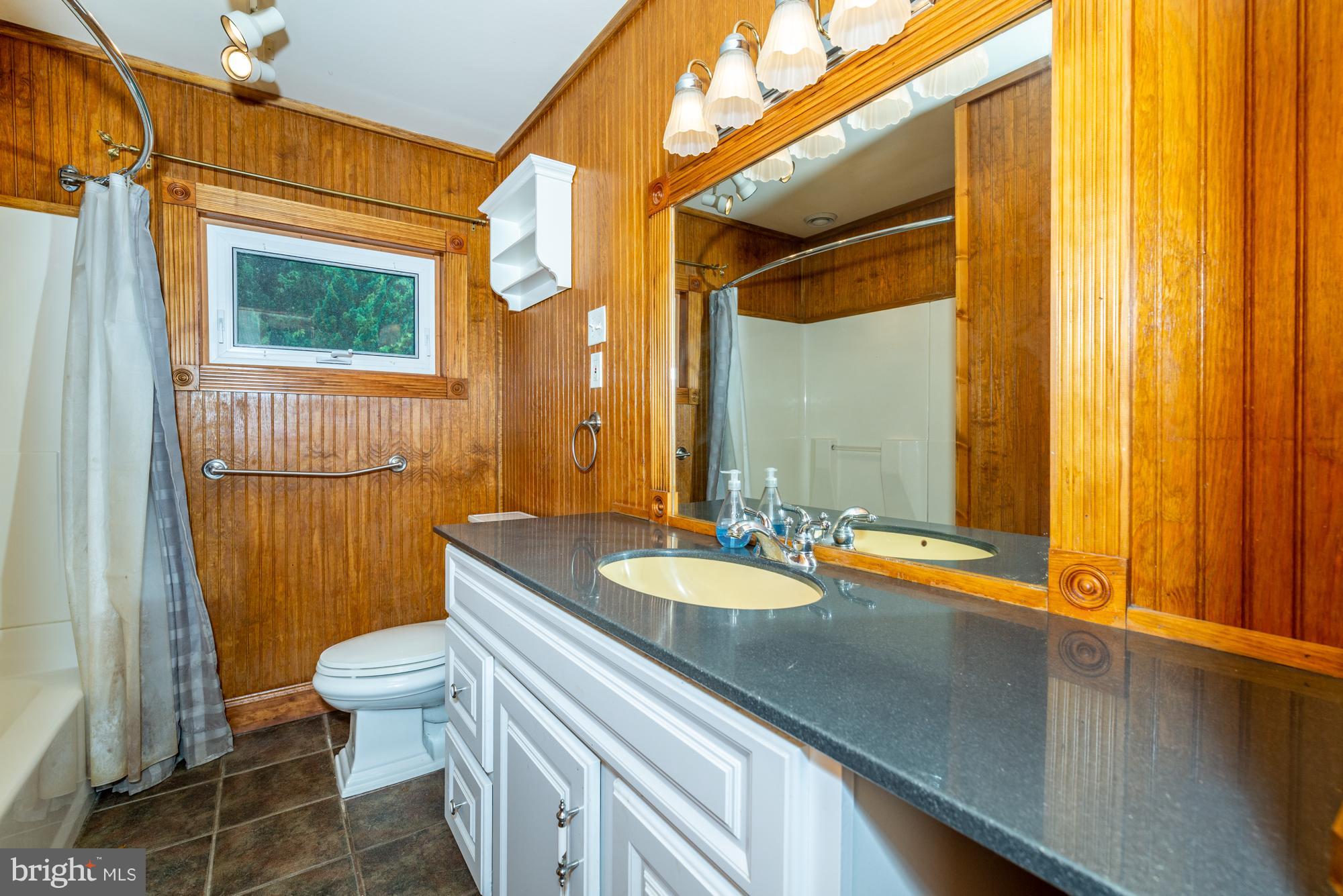 554 Abbeyville Road Lancaster, PA 17603 - Photo 8 of 29 Bathroom