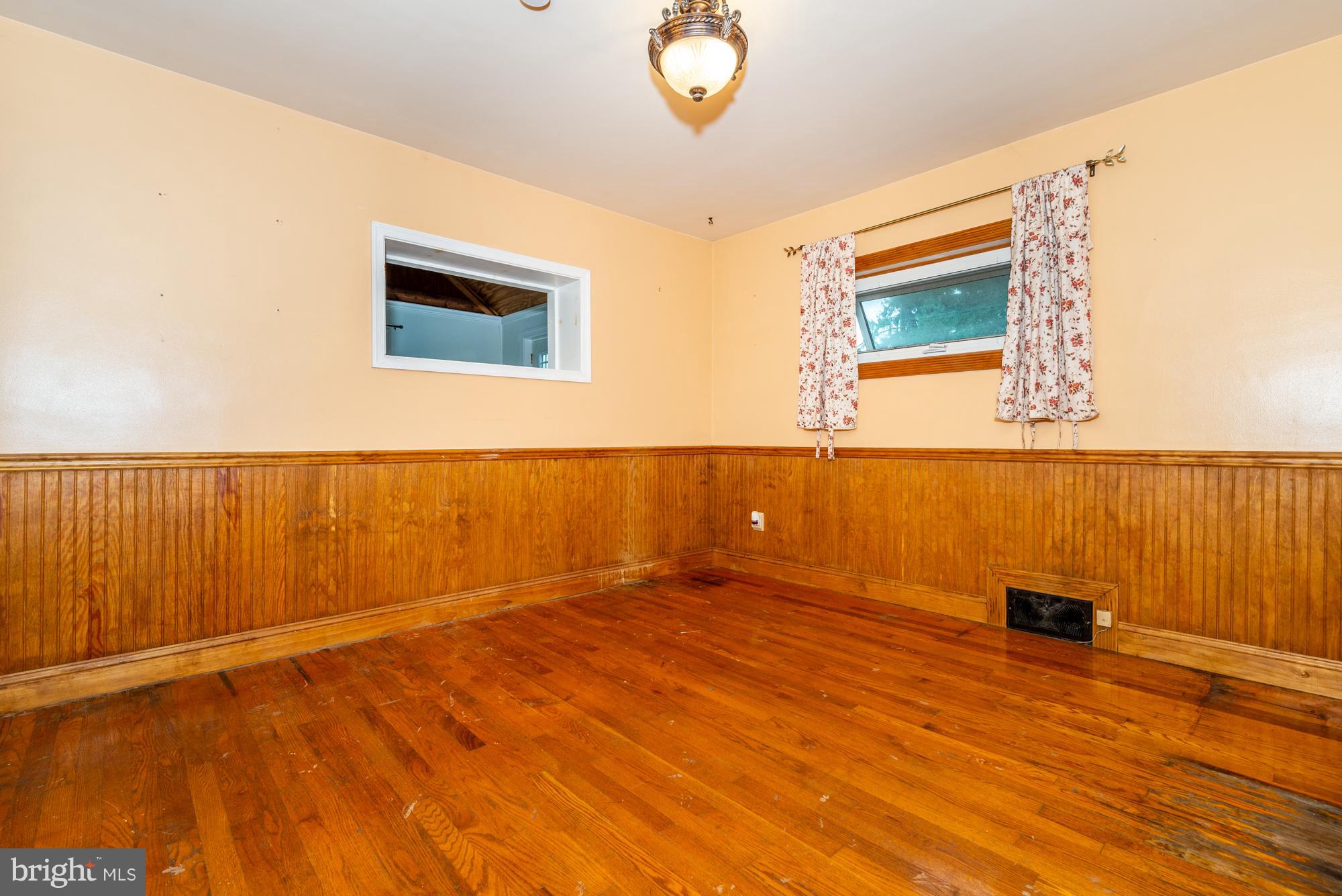 554 Abbeyville Road Lancaster, PA 17603 - Photo 10 of 29 Bedroom 1