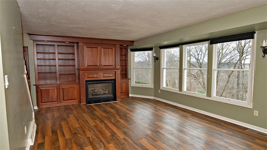 255 Randy Lane Coraopolis, PA 15108 - Photo 9 of 16 Gallery Image 9