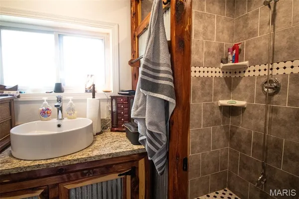 $265,000 | 1297 Southeast 879 Pvt Road, Deepwater, MO 64740