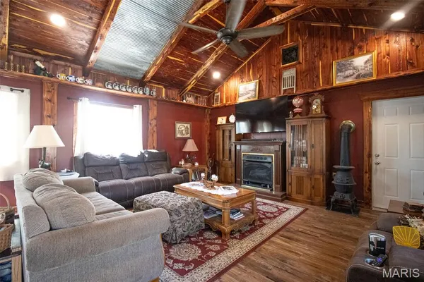 $265,000 | 1297 Southeast 879 Pvt Road, Deepwater, MO 64740