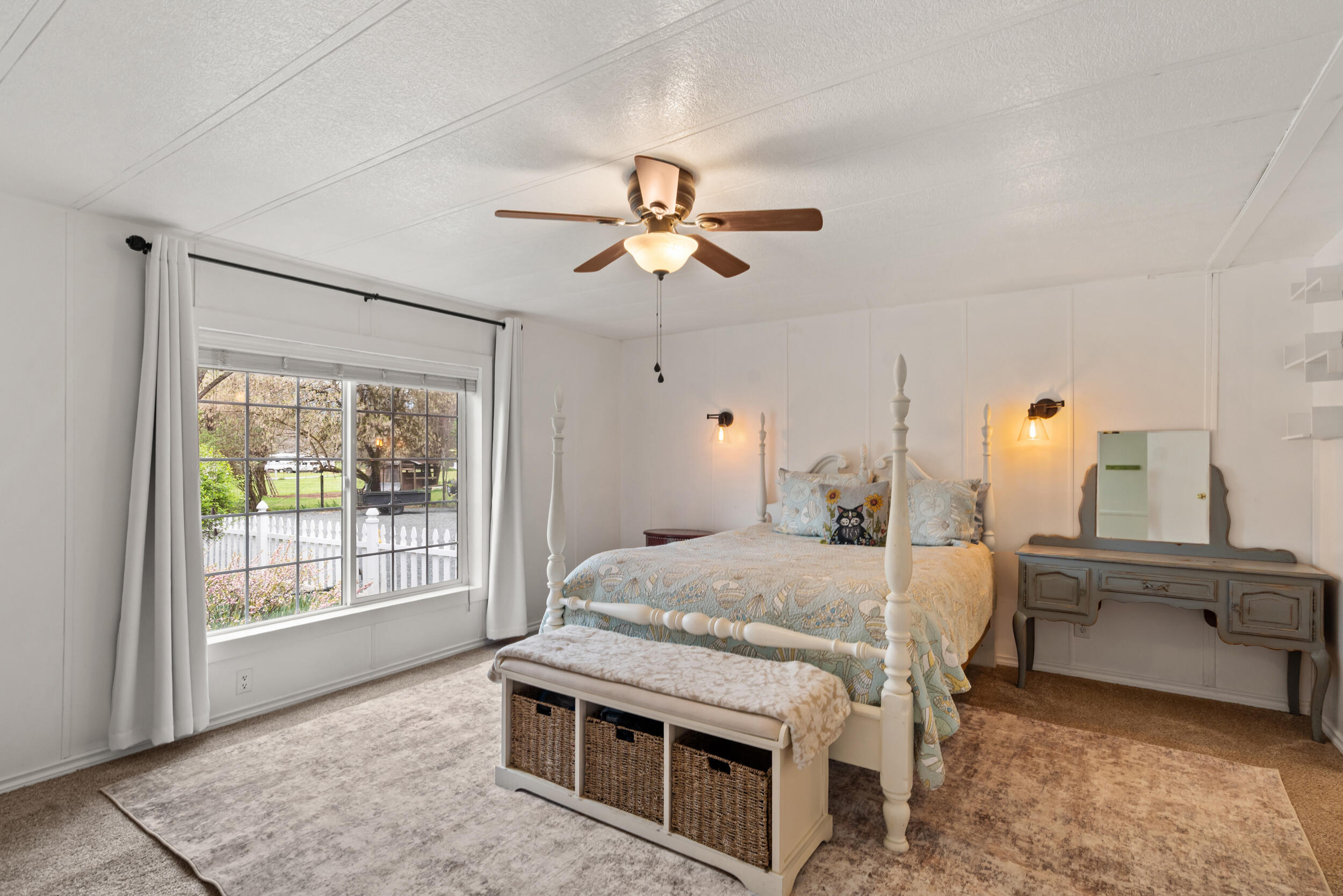 315 Queens Branch Road Rogue River, OR 97537 - Photo 11 of 42 Primary Bedroom