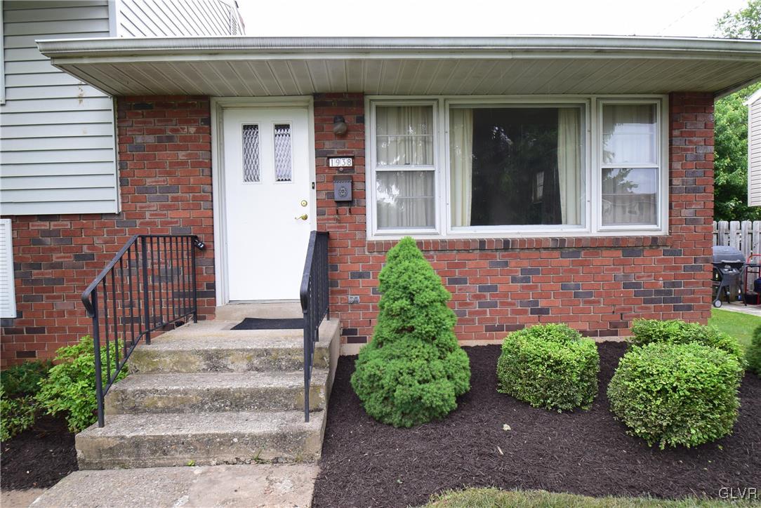 1938 Pinehurst Road Bethlehem, PA 18018 - Photo 3 of 32 Gallery Image 3