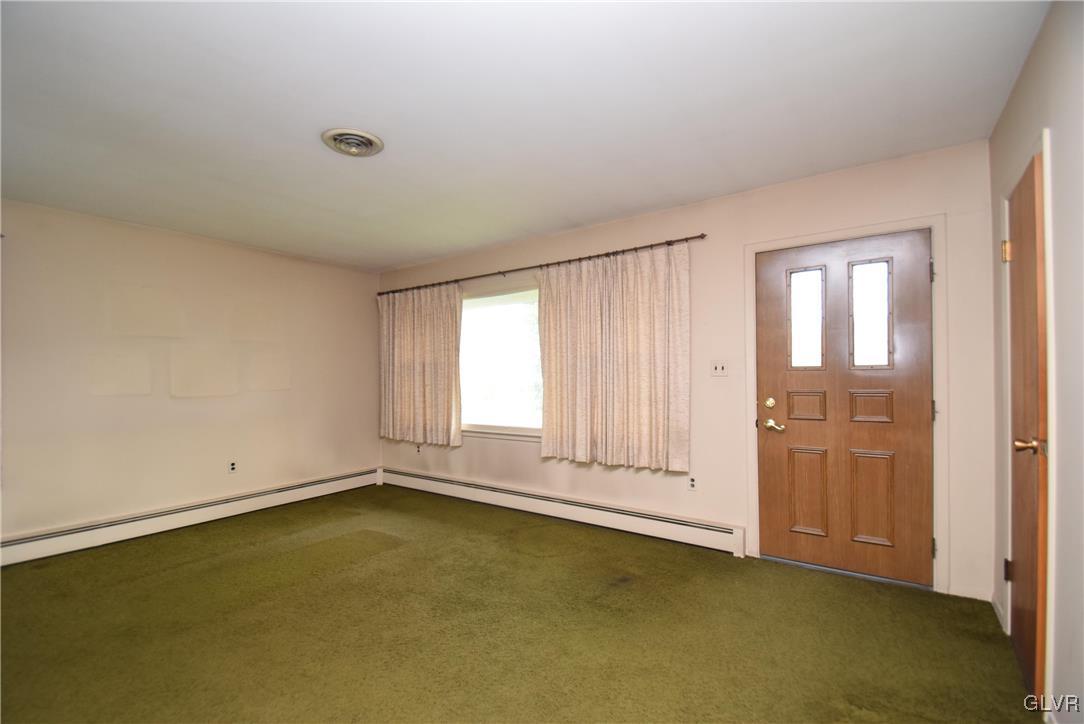 1938 Pinehurst Road Bethlehem, PA 18018 - Photo 4 of 32 Gallery Image 4