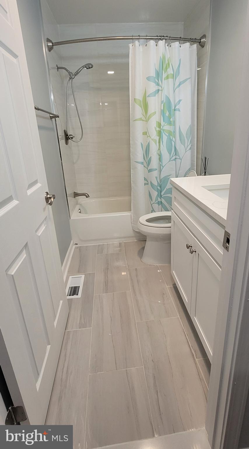 18420 Point Seneca Place, Unit BEDROOM 2 Germantown, MD 20874 - Photo 5 of 6 a bathroom with a sink a toilet a tub and shower