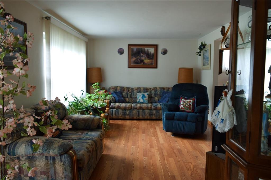 243 Stotler Road Pittsburgh, PA 15235 - Photo 3 of 18 Gallery Image 3