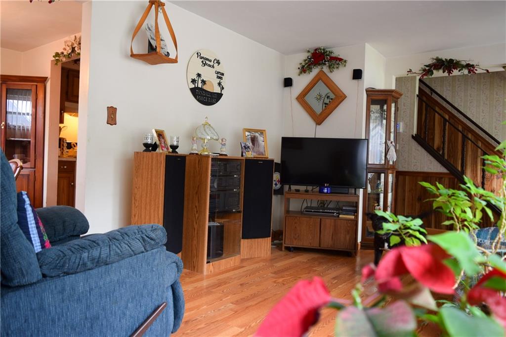 243 Stotler Road Pittsburgh, PA 15235 - Photo 4 of 18 Gallery Image 4