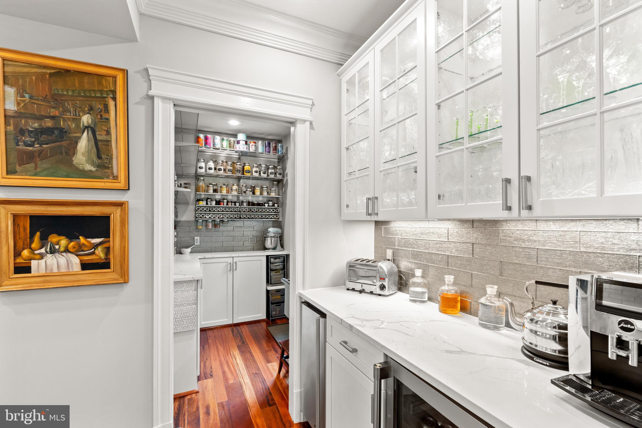 3107 Russell Road Alexandria, VA 22305 - Photo 24 of 90 Kitchen Bar