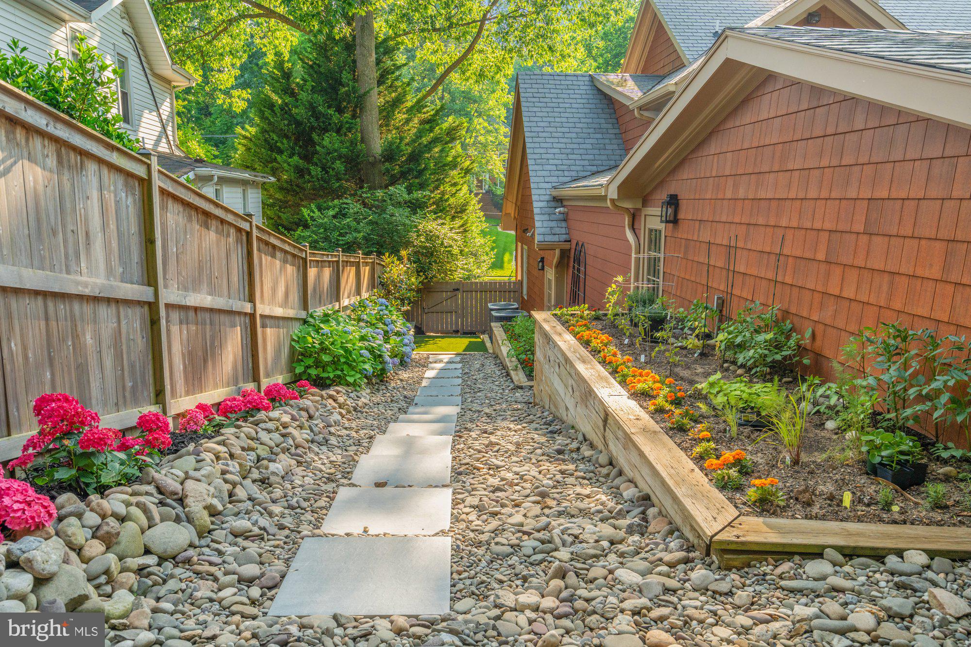 3107 Russell Road Alexandria, VA 22305 - Photo 28 of 90 Side view