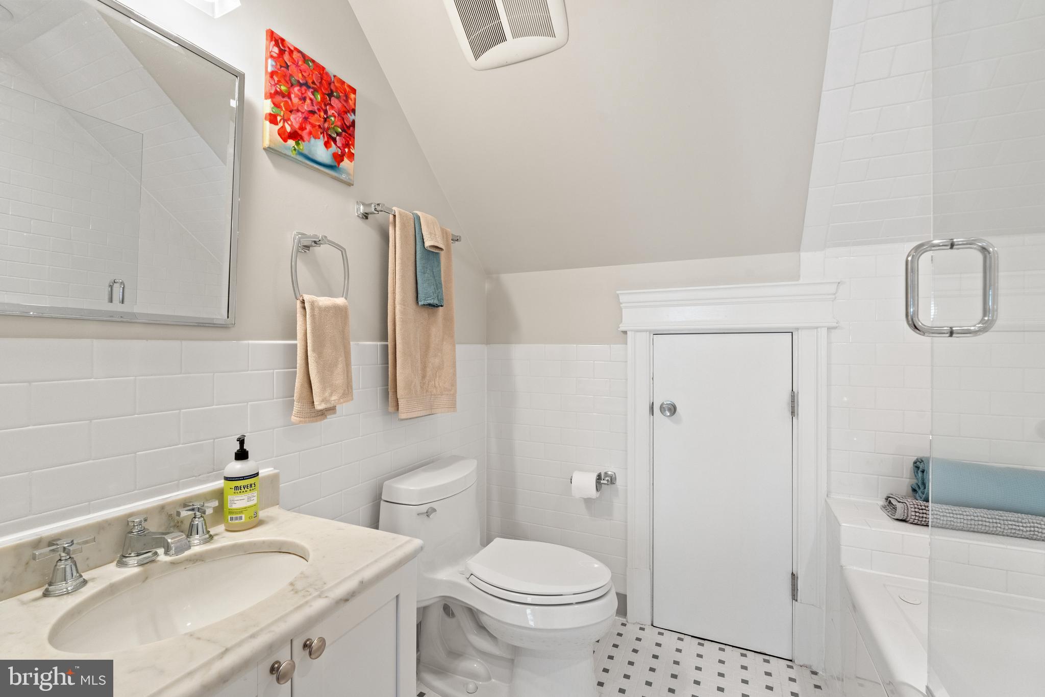 3107 Russell Road Alexandria, VA 22305 - Photo 57 of 90 Ensuite Bathroom #2