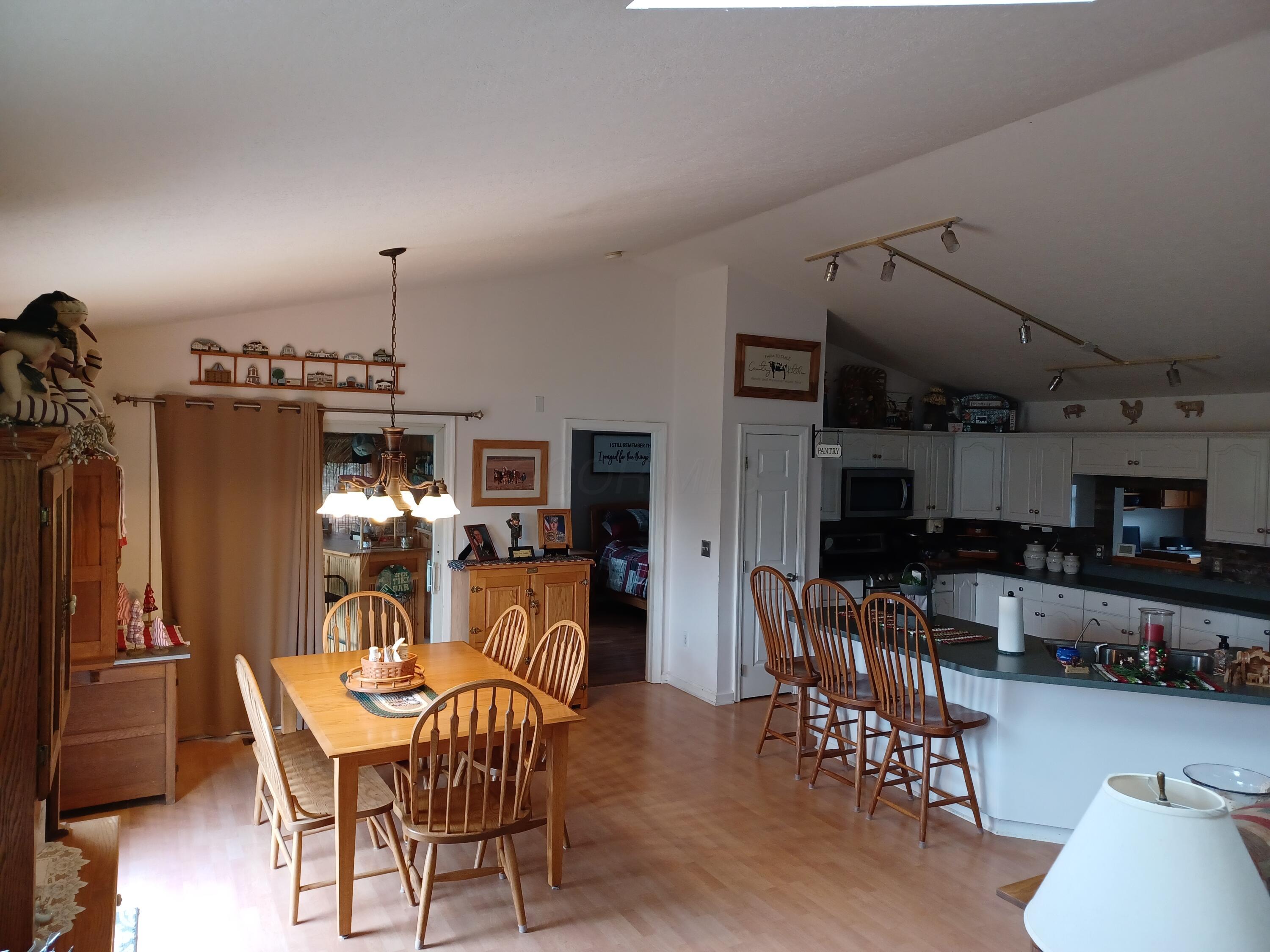 7065 Hollow Road Southwest Pataskala, OH 43062 - Photo 11 of 57 Eating space 2