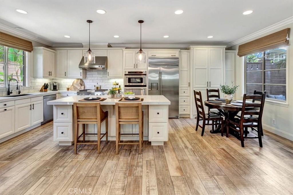 15 Julia Street Ladera Ranch, CA 92694 - Photo 19 of 51 Bright & spacious kitchen with breakfast nook.