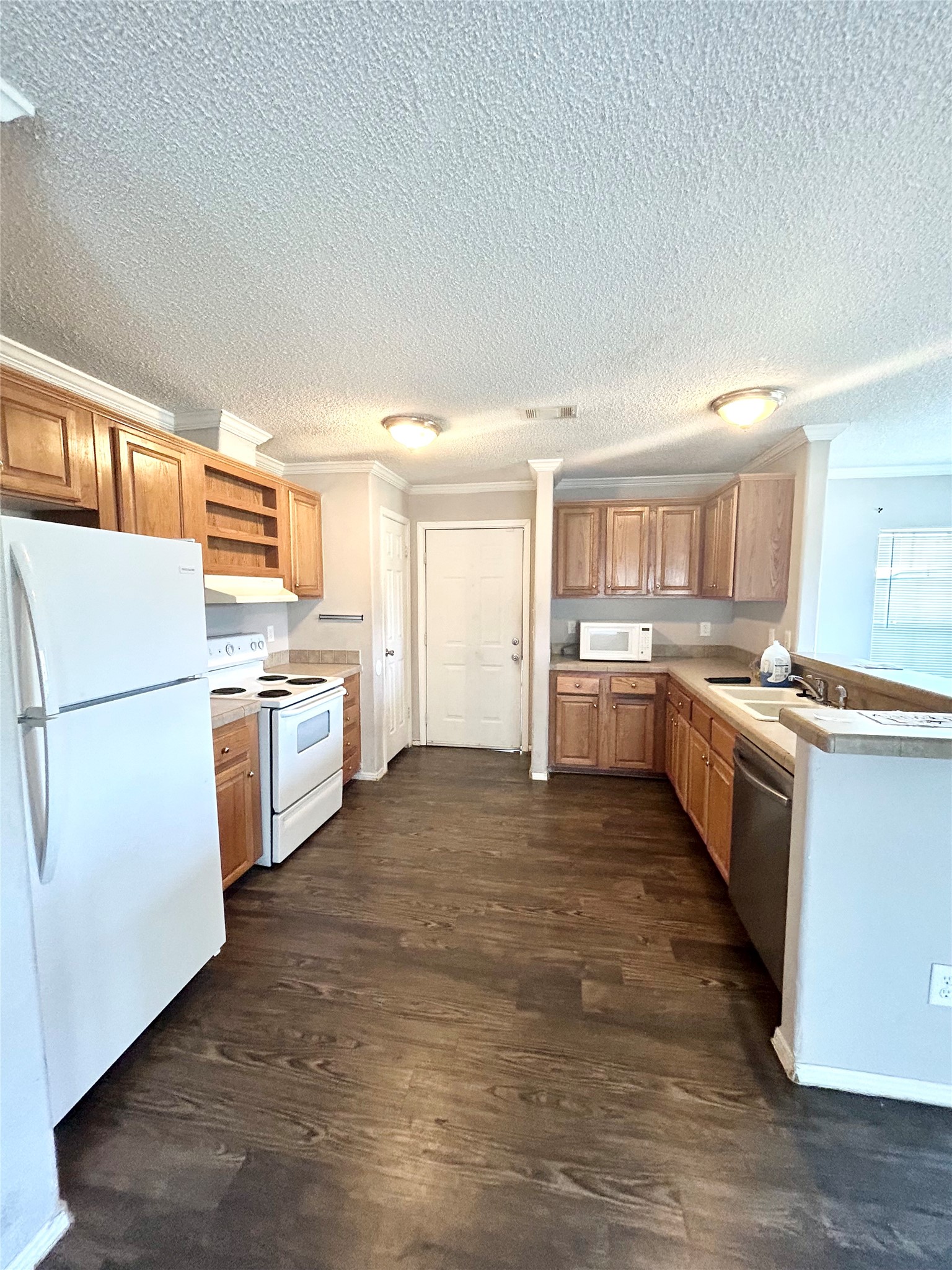 138 Varsity Circle Huntsville, TX 77340 - Photo 5 of 12