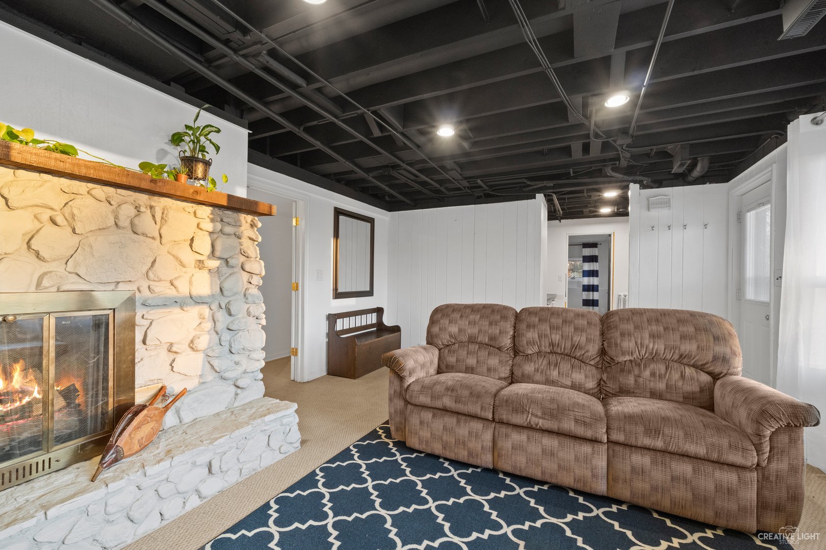 4S064 Thornapple Tree Road Sugar Grove, IL 60554 - Photo 24 of 39 a living room with furniture