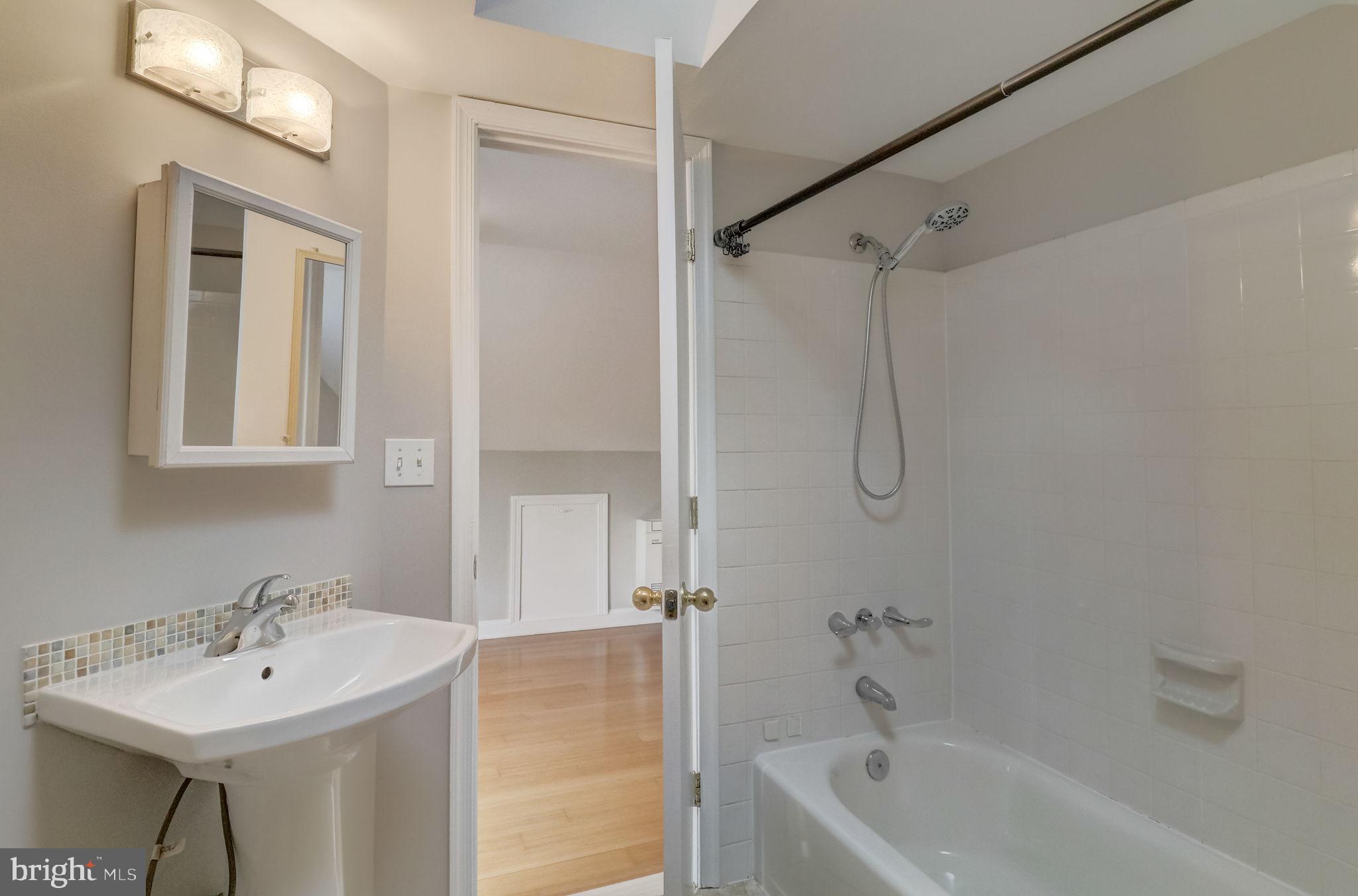 610 Edwards Ferry Road Northeast Leesburg, VA 20176 - Photo 25 of 36 Upper level full bath
