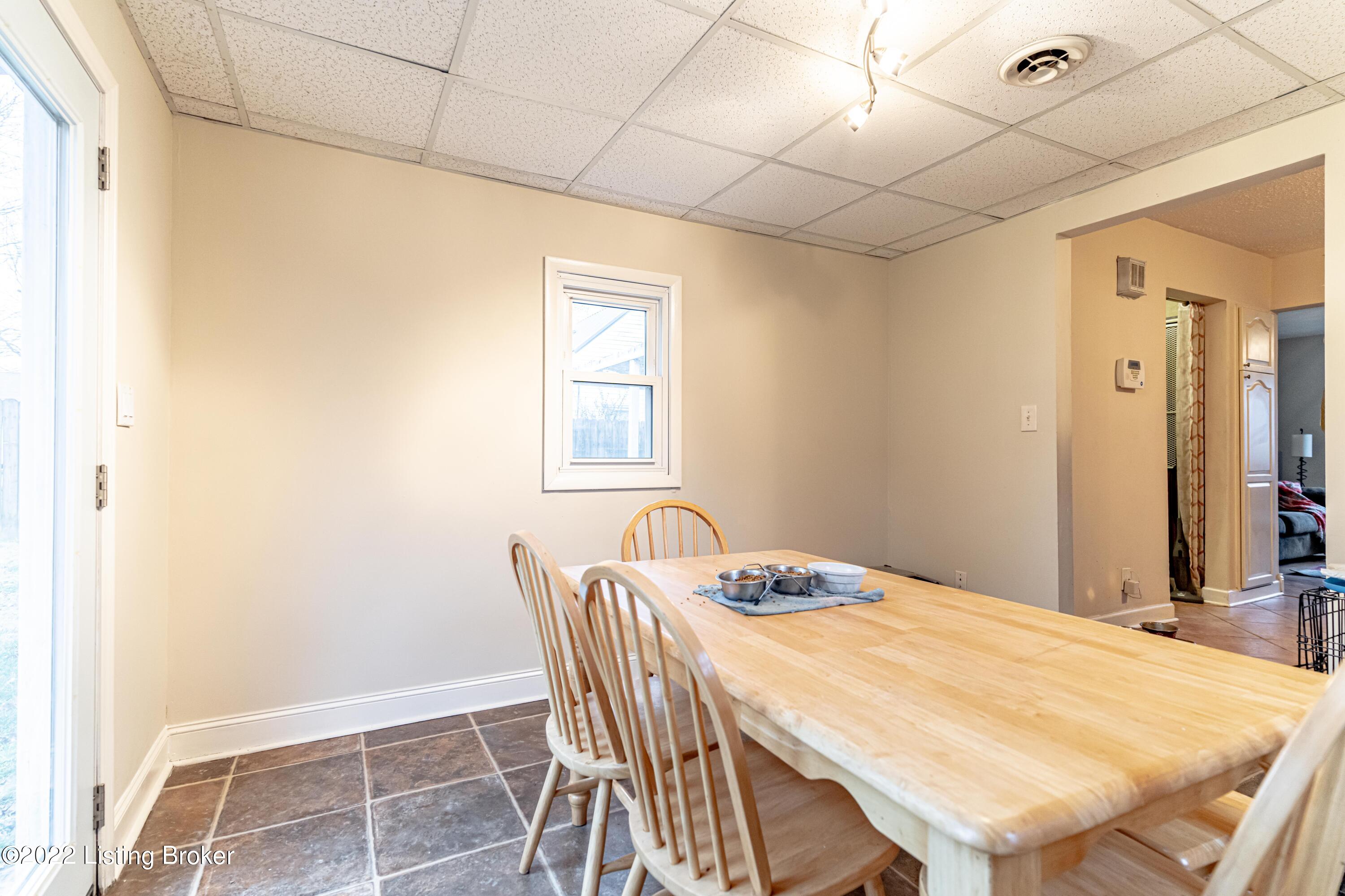 9221 Cornflower Road Louisville, KY 40272 - Photo 9 of 25 DSC03960